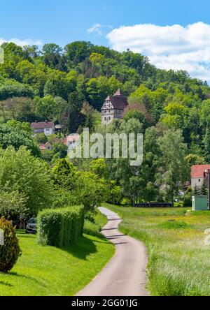 Paysage ensoleillé, dont un petit château autour de Buchenbach à Hohenlohe, Allemagne Banque D'Images