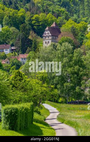 Paysage ensoleillé, dont un petit château autour de Buchenbach à Hohenlohe, Allemagne Banque D'Images