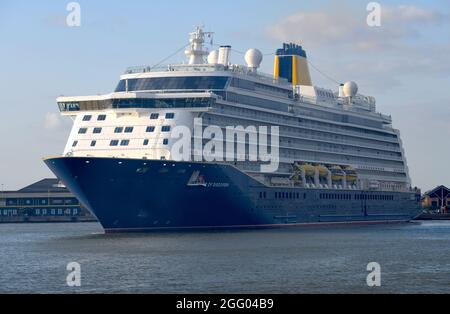 27/08/2021 Tilbury UK le navire de croisière Spirit of Discovery de Saga, qui navigue sur une autre croisière ce soir. Banque D'Images