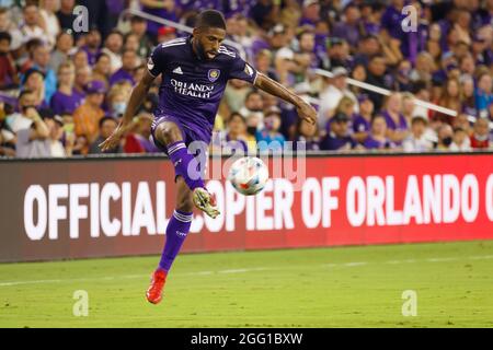 Orlando, États-Unis. 27 août 2021. Ruan (2 Orlando City) piège le ballon lors du match de football de la Major League entre Orlando City et Inter Miami au stade Exploria d'Orlando, en Floride. AUCUNE UTILISATION COMMERCIALE. Crédit: SPP Sport presse photo. /Alamy Live News Banque D'Images