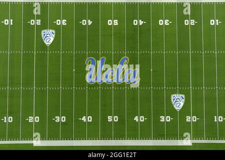 Une vue aérienne du logo UCLA Bruins sur le terrain de football Rose Bowl, vendredi 27 août 2021, à Pasadena, Calif. Banque D'Images