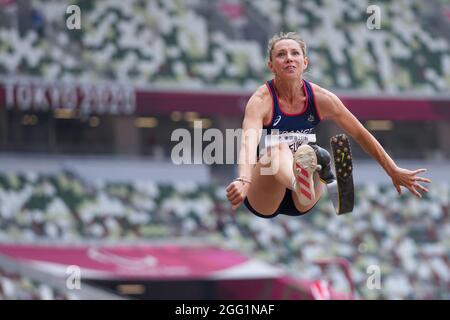 TOKYO, JAPON - AOÛT 28: Marie-Amélie le fur de France en compétition sur le long saut féminin - T64 lors des Jeux paralympiques de Tokyo 2020 au stade olympique le 28 août 2021 à Tokyo, Japon (photo de Helene Wiesenhaan/Orange Pictures) NOCNSF Atletiekunie crédit: Orange pics BV/Alay Live News Banque D'Images