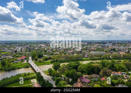 Uzhgorod ville Ukraine vue panoramique aérienne près de la rivière Uzh Banque D'Images