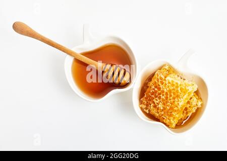 Miel et nid d'abeilles frais sur la table, vue sur le dessus Banque D'Images