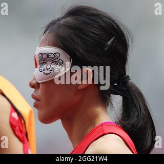 Tokyo, Japon. 28 août 2021. Liu Cuiqing, de Chine, réagit avant la finale de classe 400 T11 pour femmes aux Jeux paralympiques de Tokyo de 2020 à Tokyo, au Japon, le 28 août 2021. Credit: Du Xiaoyi/Xinhua/Alay Live News Banque D'Images