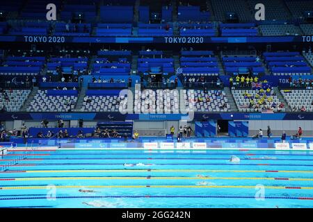 Des places vides, comme les jeux ont lieu sans foule, au Centre aquatique de Tokyo pendant le quatrième jour des Jeux paralympiques de Tokyo de 2020 au Japon. Date de la photo: Samedi 28 août 2021. Banque D'Images