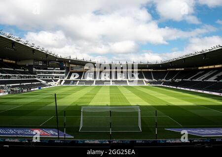 DERBY, ROYAUME-UNI. 28 AOÛT vue générale à l'intérieur du Pride Park Stadium avant le lancement du match de championnat de Sky Bet entre le comté de Derby et la forêt de Nottingham au Pride Park, Derby le samedi 28 août 2021. (Credit: Jon Hobley | MI News) Credit: MI News & Sport /Alay Live News Banque D'Images