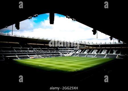 DERBY, ROYAUME-UNI. 28 AOÛT vue générale à l'intérieur du Pride Park Stadium avant le lancement du match de championnat de Sky Bet entre le comté de Derby et la forêt de Nottingham au Pride Park, Derby le samedi 28 août 2021. (Credit: Jon Hobley | MI News) Credit: MI News & Sport /Alay Live News Banque D'Images