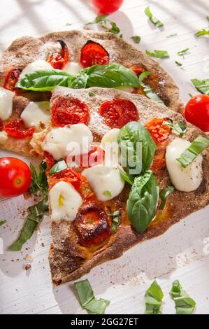 Pizza Margherita avec de la farine de blé entier pour le glucose Banque D'Images