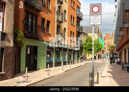 Essex Street West dans le quartier Temple Bar à Dublin, Irlande à partir de 2021 Banque D'Images