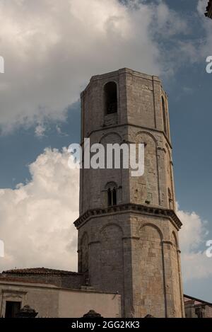 Le sanctuaire de San Michele Arcangelo est situé à Monte Sant'Angelo, sur le Gargano, dans la province de Foggia. Il est connu comme la basilique de Celeste, soit Banque D'Images