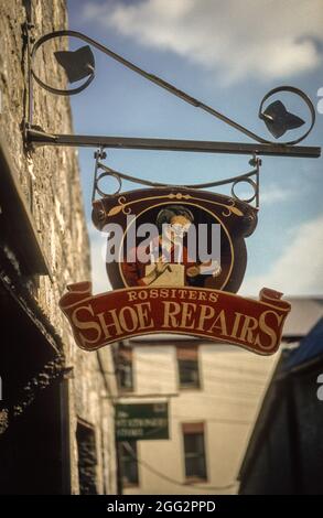 Affiche de style ancien d'une réparation de chaussures dans la partie historique de Kilkenny Banque D'Images