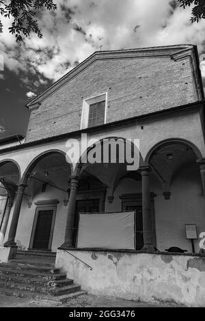 L'abbaye de San Salvatore est située dans la partie supérieure de Fucecchio, diocèse de San Miniato. Fondée en 986, l'église a quelques traces du médiev Banque D'Images