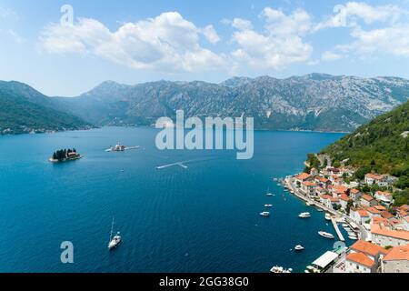 Vue aérienne du Vieux Perast dans la baie de Kotor, au Monténégro Banque D'Images
