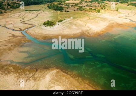 Vue aérienne du réservoir de la rivière Cetina en Croatie Banque D'Images