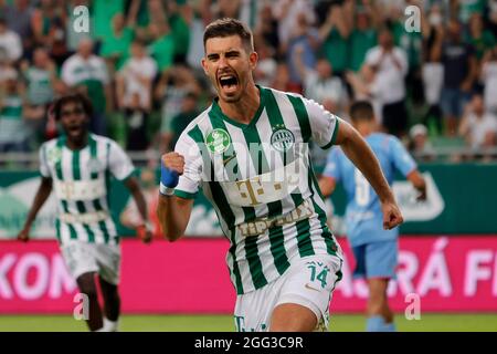 BUDAPEST, HONGRIE - AOÛT 4 : Ihor Kharatin, de Ferencvarosi TC, célèbre son but lors de la troisième partie de qualification de la Ligue des champions de l'UEFA entre Ferencvarosi TC et SK Slavia Praha au stade Ferencvaros, le 4 août 2021 à Budapest, Hongrie. Banque D'Images