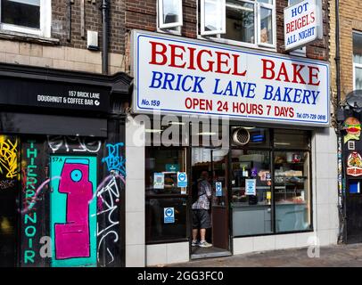 QUARTIER ARTISTIQUE ET CULTUREL DE LONDRES AUTOUR DE LA RUE DE BRIQUES BEIGEL BAKE BOULANGERIE OUVERT 24 HEURES SUR 24 7 JOURS SUR 7 Banque D'Images