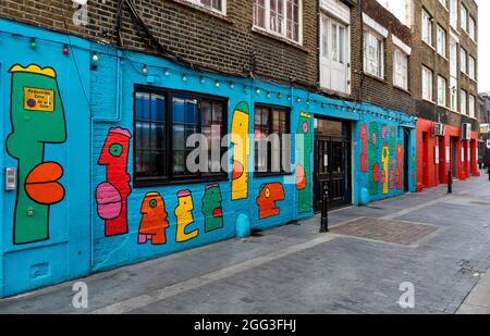 QUARTIER ARTISTIQUE ET CULTUREL DE LONDRES AUTOUR DE LA RUELLE DE BRIQUES CRÉATEURS DESSINS MURS COLORÉS Banque D'Images