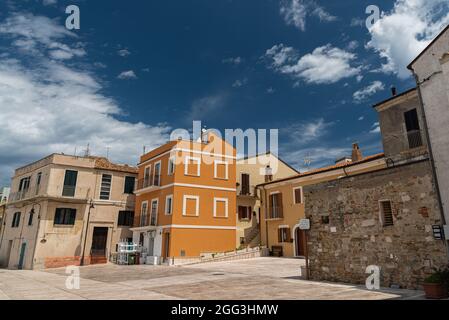 Termoli. Un aperçu de la vieille ville. Termoli est une ville italienne de 32 953 habitants dans la province de Campobasso à Molise. Termoli est situé le long Banque D'Images