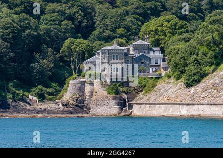 Une résidence palatiale située près de Readynoney Cove près de Fowey, Cornwall, Royaume-Uni. Banque D'Images