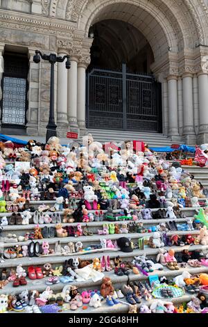 Un mémorial pour les enfants des pensionnats, bâtiment du Parlement provincial de la Colombie-Britannique. Victoria, C.-B., Canada. Banque D'Images