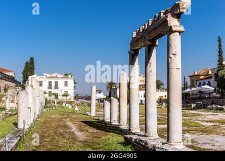 Ruines grecques anciennes à l'agora romaine, Athènes, Grèce. C'est l'attraction touristique d'Athènes. Vue sur les vestiges des bâtiments classiques du centre-ville d'Athènes i Banque D'Images