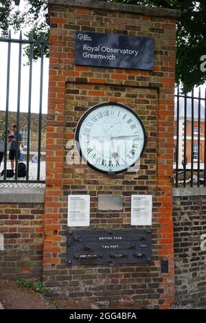 The Shepherd Gate Clock 24 heures sur 24 à l'Observatoire Royal, Greenwich, Londres, Royaume-Uni Banque D'Images