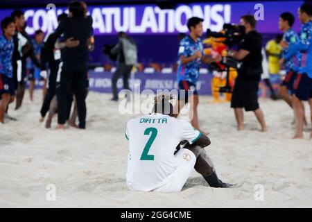 28 août 2021; Stade Luzhniki, Moscou, Russie: Coupe du monde de la FIFA, tournoi de football de plage; demi-finale match Japon contre Sénégal: Ninou Diatta du Sénégal déçu de la défaite après le match entre le Japon et le Sénégal Banque D'Images