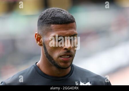 MILTON KEYNES, ROYAUME-UNI. 28 AOÛT les dons de Milton Keynes Zak Jules se réchauffe avant le match de la Sky Bet League One entre MK Dons et Accrington Stanley au stade MK, Milton Keynes, le samedi 28 août 2021. (Credit: John Cripps | MI News) Credit: MI News & Sport /Alay Live News Banque D'Images