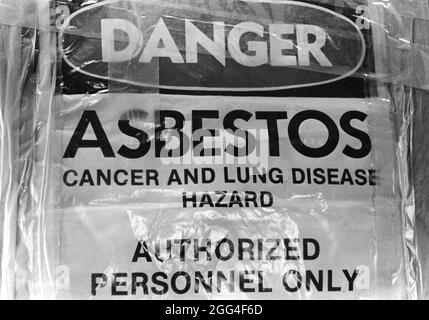 Austin Texas USA, vers 1991: Dangers environnementaux: Panneaux d'amiante sur le site d'enlèvement dans l'immeuble de bureaux d'état. ©Bob Daemmrich Banque D'Images