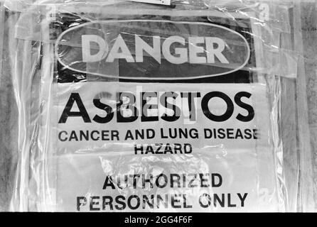 Austin Texas USA, vers 1991: Dangers environnementaux: Panneaux d'amiante sur le site d'enlèvement dans l'immeuble de bureaux d'état. ©Bob Daemmrich Banque D'Images