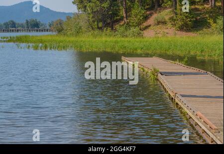 Beau lac Round près de Plummer dans le parc national Heyburn, comté de Benewah, Idaho Banque D'Images