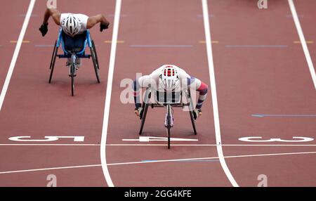 Hannah Cockroft, en Grande-Bretagne, remporte la finale féminine de 100 mètres - T34 au stade olympique au cours du cinquième jour des Jeux paralympiques de Tokyo de 2020 au Japon. Date de la photo: Dimanche 29 août 2021. Banque D'Images