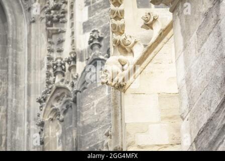 Gargoyle sur le toit de la cathédrale Saint-Étienne à Vienne, format horizontal Banque D'Images