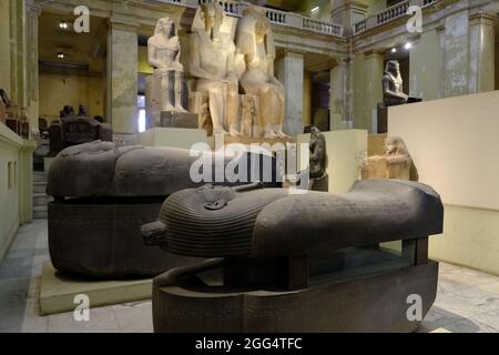 Égypte le Caire - le Musée égyptien sarcophage en granit gris Banque D'Images