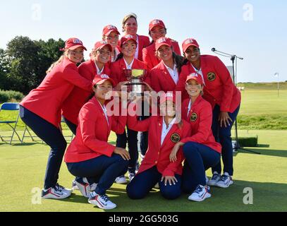 Team USA Celebrate Winning the Curtis Cup 12.5 points à 7.5 points par rapport à Team GB&I après le Curtis Cup Day 3 2021 - Singles au Conwy Golf Club, Conwy Banque D'Images