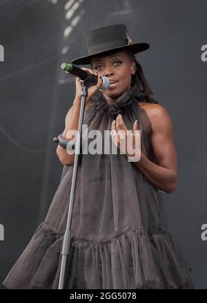 Portsmouth, Royaume-Uni. 28 août 2021. Shirley Klaris Yonavieve 'kye' Edwards, chanteuse et chanteuse avec le groupe électronique anglais Morcheeba, se présentant en direct sur scène au Victorious Festival. Crédit : SOPA Images Limited/Alamy Live News Banque D'Images