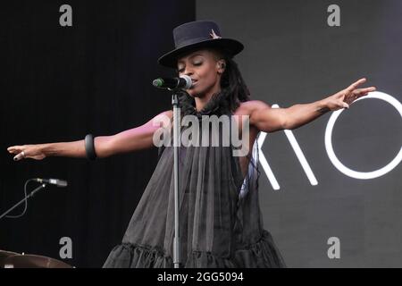 Portsmouth, Royaume-Uni. 28 août 2021. Shirley Klaris Yonavieve 'kye' Edwards, chanteuse et chanteuse avec le groupe électronique anglais Morcheeba, se présentant en direct sur scène au Victorious Festival. Crédit : SOPA Images Limited/Alamy Live News Banque D'Images