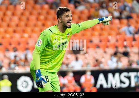 Valence, Espagne. 27 août 2021. Le gardien de but Giorgi Mamardashvili de Valence CF réagit pendant le match de football espagnol la Liga entre Valencia CF et Deportivo Alavés au stade Mestalla.final score; Valencia CF 3:0 Deportivo Alaves. Crédit : SOPA Images Limited/Alamy Live News Banque D'Images