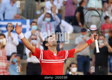 Tennis serbe Novak Djokovic (SRB) célébrant le point de match lors du tournoi de tennis de l'Open de France 2021, Paris, France Banque D'Images