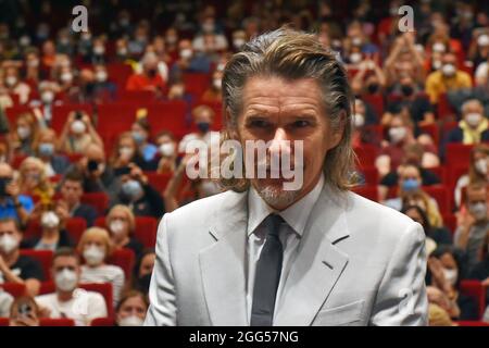 Ethan Hawke, acteur, écrivain et réalisateur américain, pose lors de la présentation du film désespoir et espoir au 55e Festival international du film de Karlovy Vary (KVIFF), le 27 août 2021, à Karlovy Vary, République tchèque. (CTK photo/Slavomir Kubes) Banque D'Images