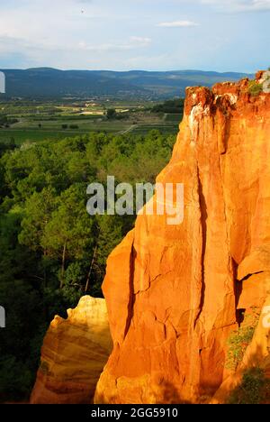 FRANCE. PROVENCE. VAUCLUSE (84) RÉGION DU LUBERON. CARRIÈRES D'OCRE PRÈS DU VILLAGE DE ROUSSILLON Banque D'Images