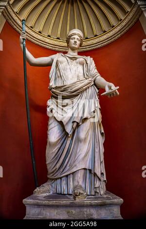 VATICAN - 25 SEPTEMBRE 2018 : statue de la Déesse Hera à Sala Rotonda au Musée du Vatican. C'est le plus grand complexe de musées au monde avec plus de 1000 M. Banque D'Images