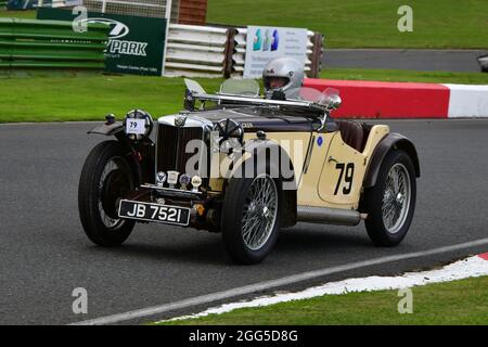 Andy King, MG PB Cream Cracker, propriétaire - pilote - Mechanic Pre-War Sports Cars, Bob Gerard Memorial Trophy races Meeting, VSCC Formula Vintage, Mallory Banque D'Images