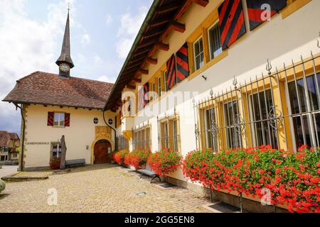 Hôtel de ville pittoresque (Gemaindehaus) dans les Ins INS est la commune de la région de Berne et est une unité administrative locale. Dirigée par un maire. Photos Banque D'Images