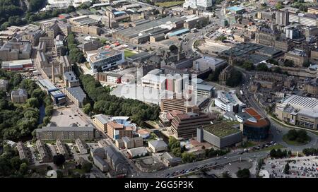 Vue aérienne de l'université de Huddersfield Queensgate Campus, Huddersfield, West Yorkshire Banque D'Images