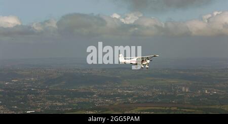 Vue aérienne d'un avion léger Mainair Flying School avec panneau d'appel G-CIRZ Banque D'Images