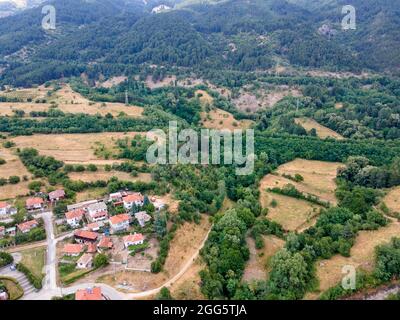 Vue aérienne de la ville historique de Klisura, région de Plovdiv, Bulgarie Banque D'Images