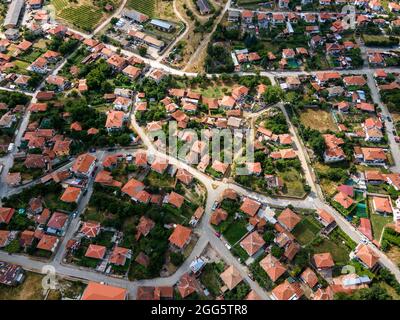 Vue aérienne de la ville historique de Klisura, région de Plovdiv, Bulgarie Banque D'Images