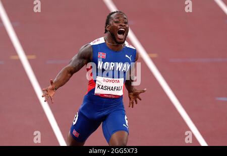 Le Salum Ageze de Norvège Kashafali célèbre la victoire de la finale hommes 100m - T12 dans un temps record du monde pendant les Athlétiques au stade olympique le cinquième jour des Jeux paralympiques de Tokyo 2020 au Japon. Date de la photo: Dimanche 29 août 2021. Banque D'Images